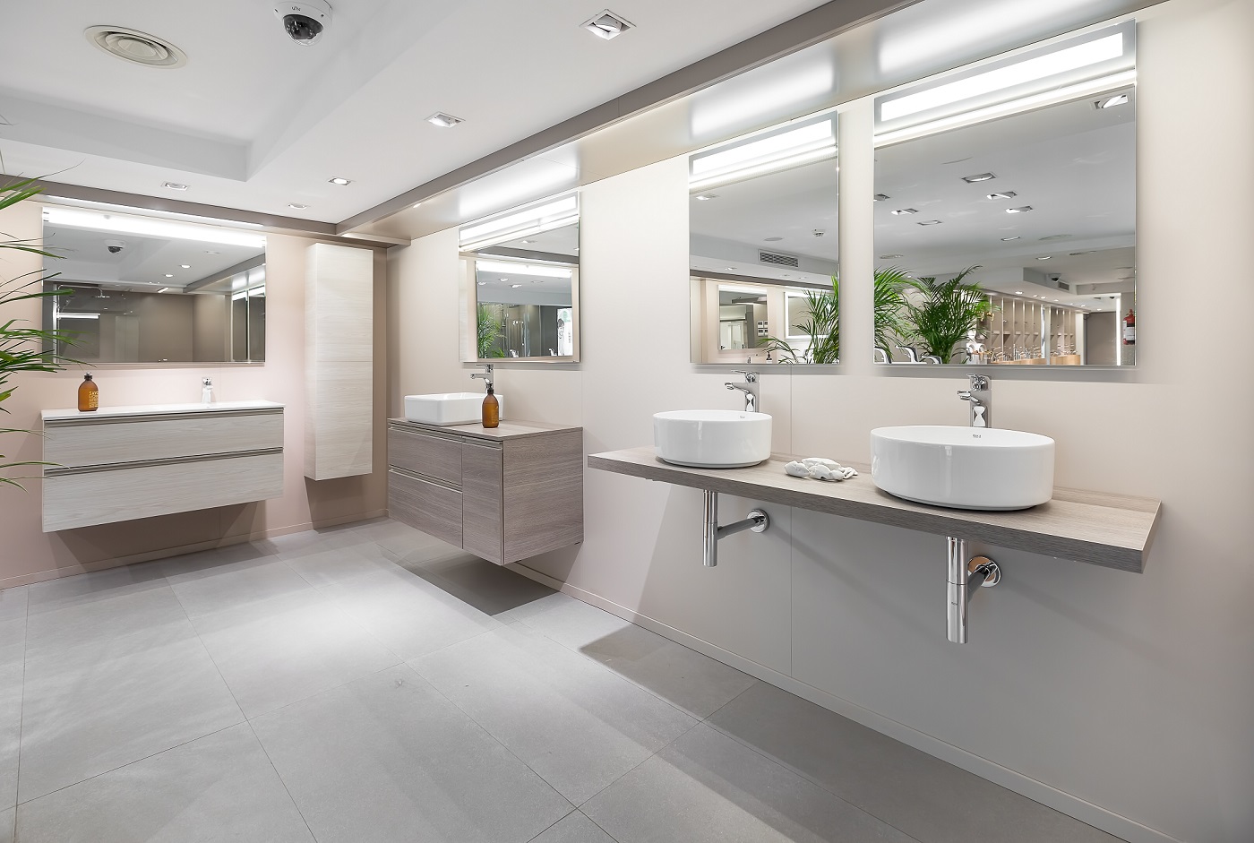 <p>Roca opened its own showroom in Casablanca in June 2006. Personalised attention in a comfortable and relaxed atmosphere. </p>2