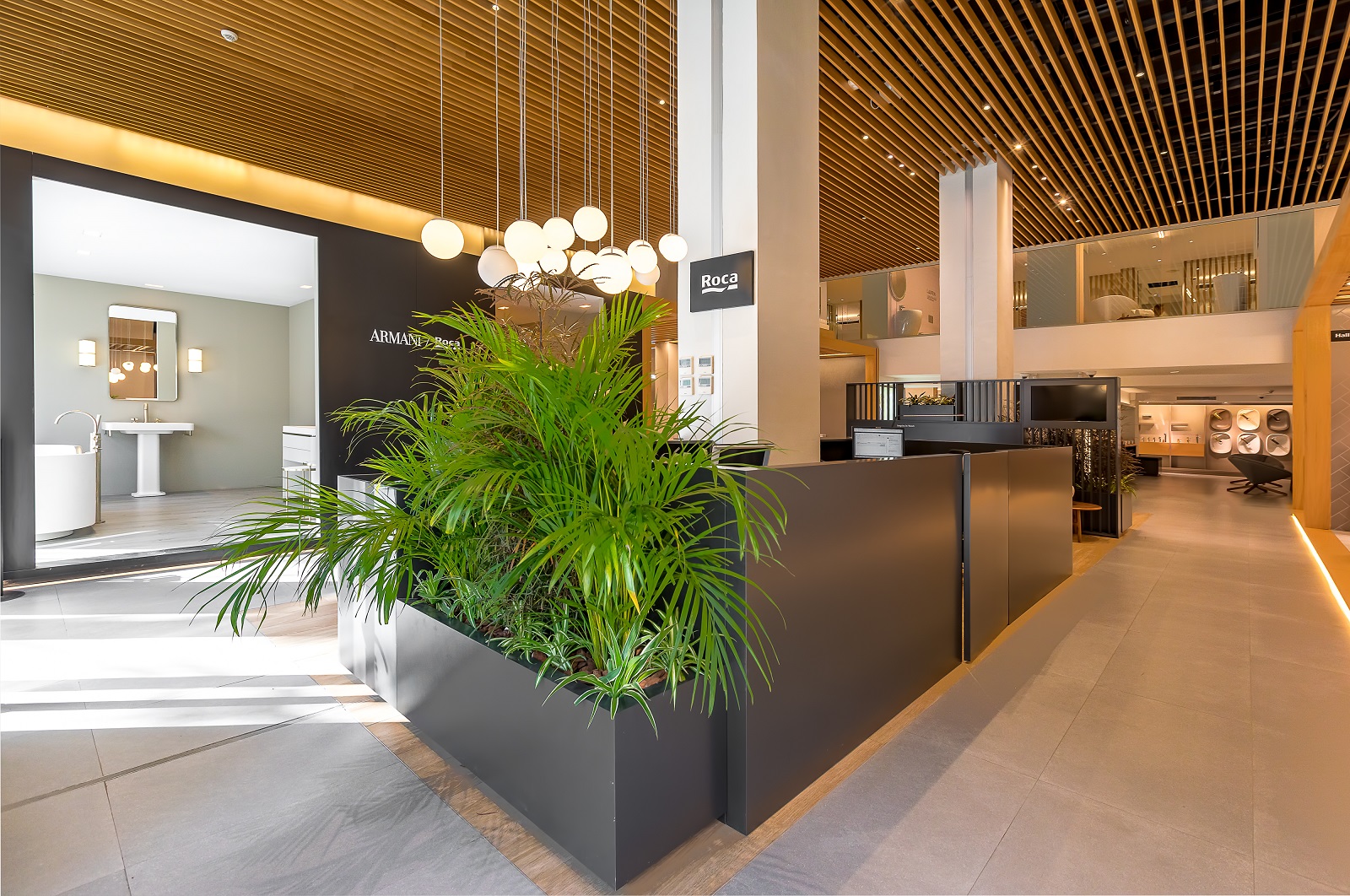 <p>Roca opened its own showroom in Casablanca in June 2006. Personalised attention in a comfortable and relaxed atmosphere. </p>4
